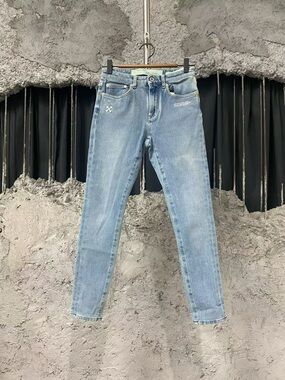 🚩steal Off-White Light Blue Skinny Jeans with Subtle Distressing